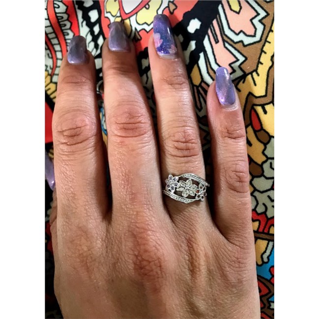 Zilveren ring met 3 bloemen - maat 8 Zilveren ring met 3 bloemen - maat 8